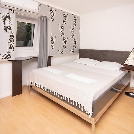 Stone Beach Apartments Pržno Eksteriør billede