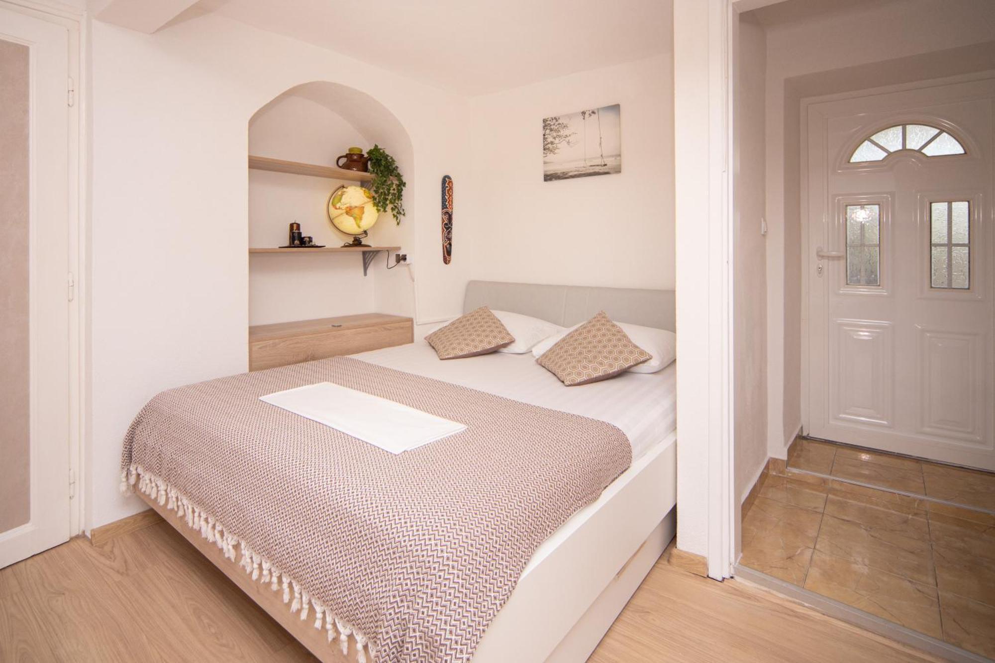 Stone Beach Apartments Pržno Eksteriør billede