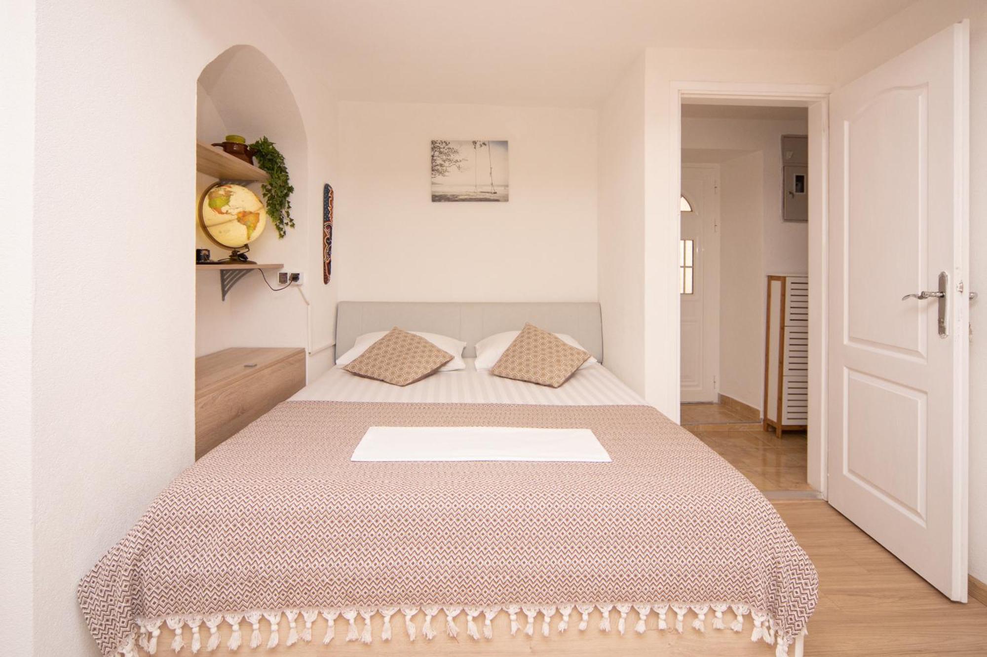Stone Beach Apartments Pržno Eksteriør billede