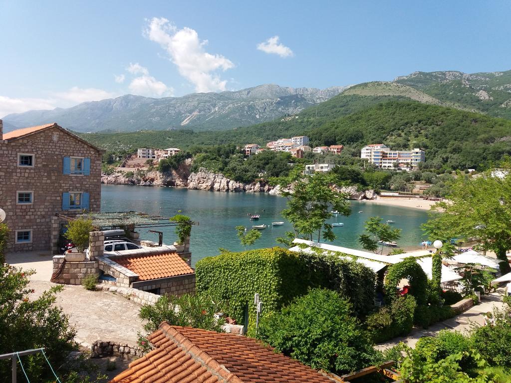 Stone Beach Apartments Pržno Eksteriør billede