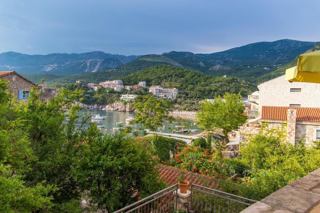 Stone Beach Apartments Pržno Eksteriør billede