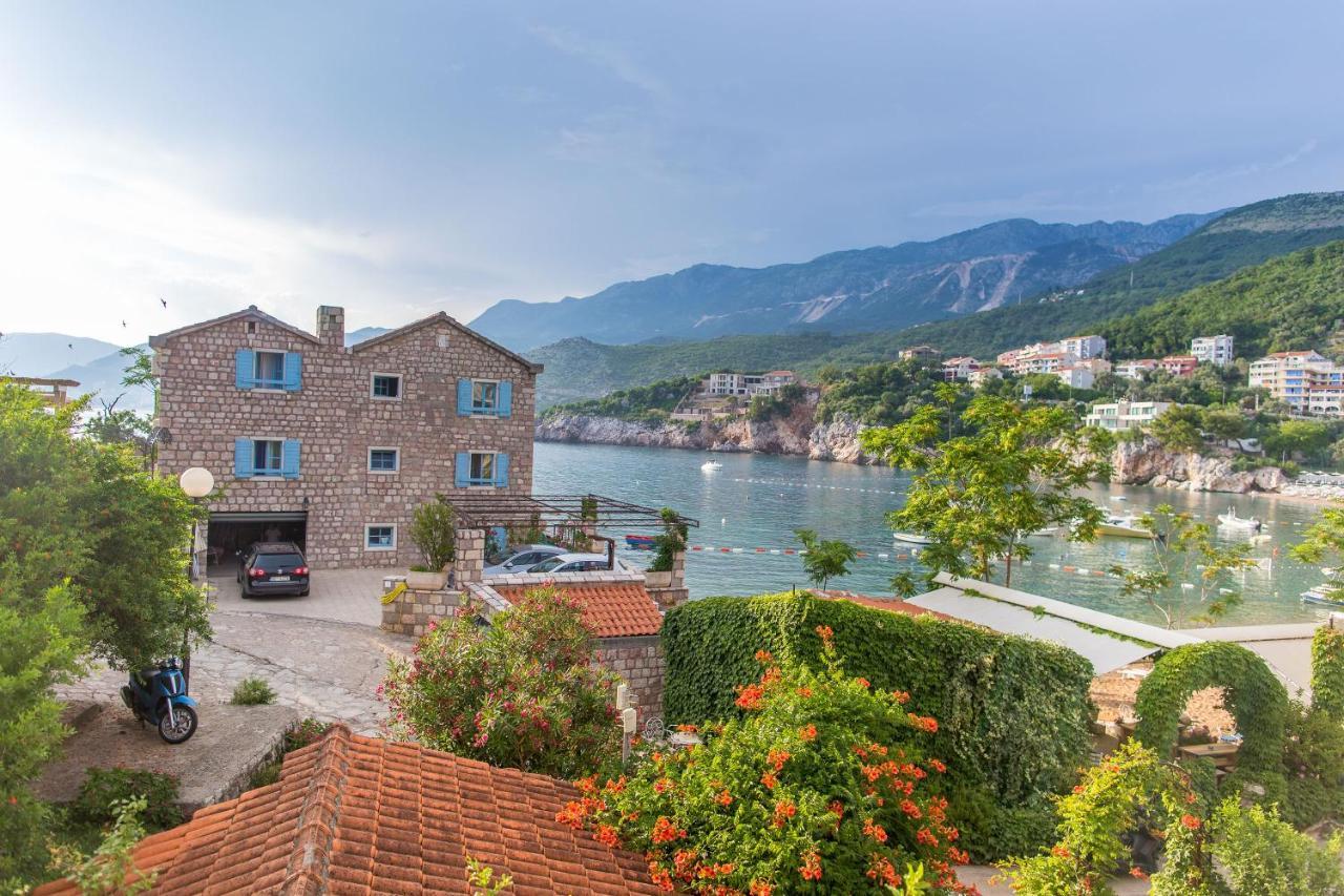 Stone Beach Apartments Pržno Eksteriør billede