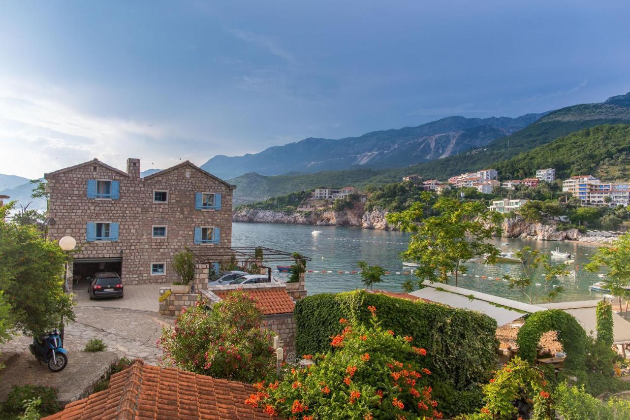 Stone Beach Apartments Pržno Eksteriør billede